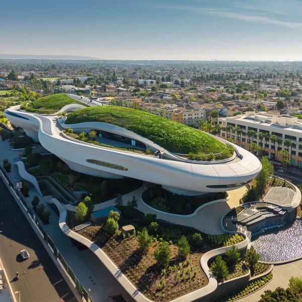 LUCAS MUSEUM opens